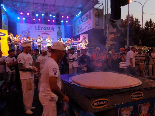 Пљескавица за Гиниса уз Драгану Мирковић